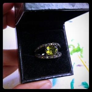 Gorgeous Pewter & Emerald Green Stone Ring